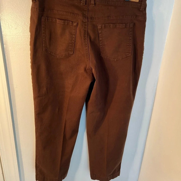 Gloria Vanderbilt, 16S, five pocket w/ logo button zip front, straight leg jean - Picture 3 of 8